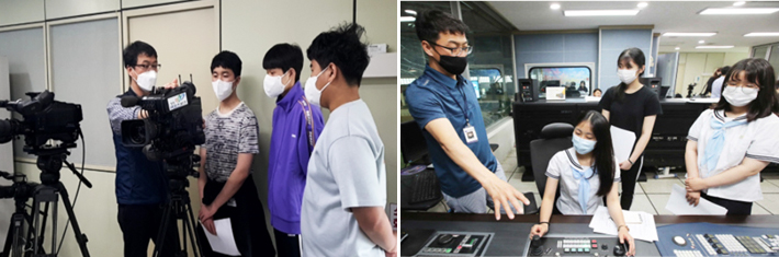 방송팀을 견학 체험 중인 고교생들